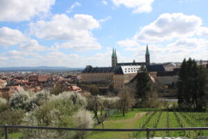 Blick vom Ostplateau zum Dom und zur Residenz